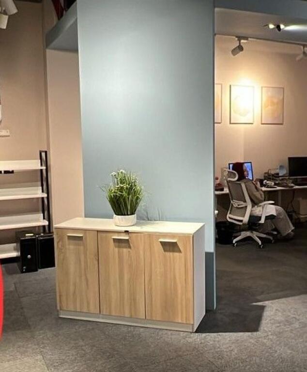 JAPIM ME QIRA ZYRË MODERNE NË KOMPLEKSIN CONDOR, TIRANË