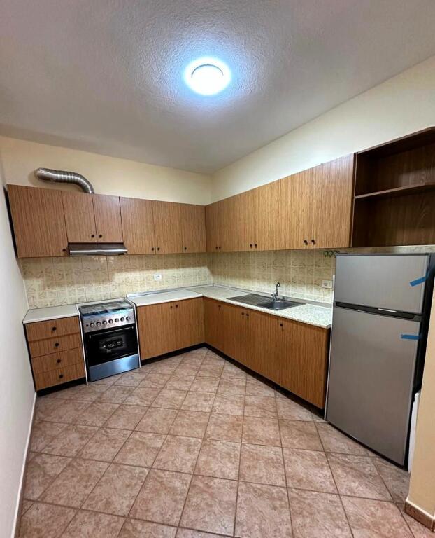 🏢 Apartment for rent – Commune of Paris, Tirana