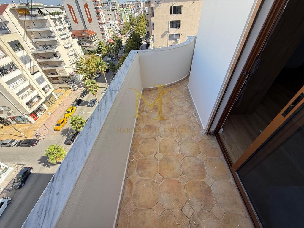 Shitet Apartament 2+1 i investuar, plazh Hekurudha !