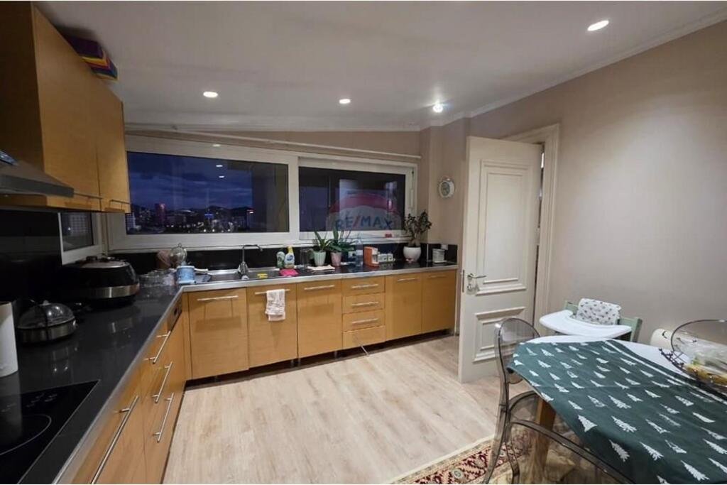 PENTHOUSE FOR SALE IN THE CENTER!