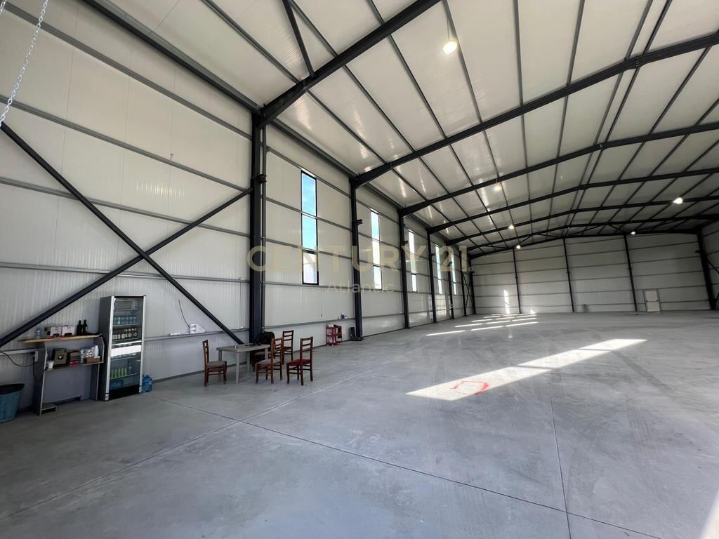 KAPANON I RI BUZE RRUGE PER QERA NE PJEZE DURRES ! 3,900 € /Muaj