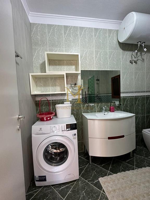 APARTAMENTE ME QERA 1+1 , NE DURRES , PRANE TREGUT FRUTA PERIMEVE !!