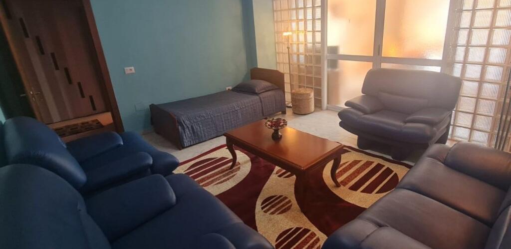 🏠 Shtepi  me qera,  Pallat i Ri  2+1