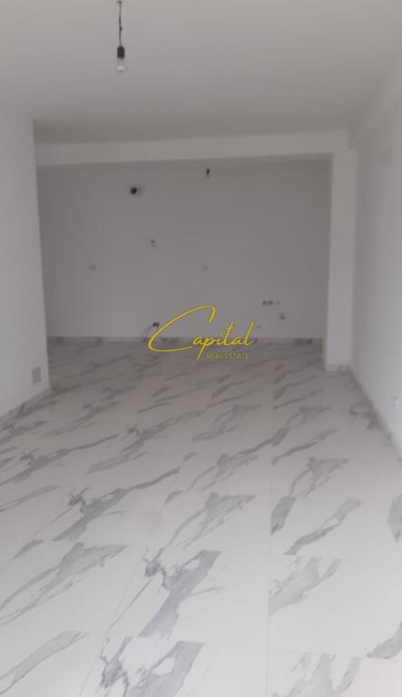 ZYRE ME QERA 120 M2 KOMBINAT 450 EURO