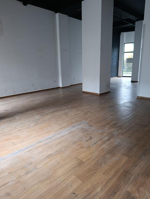Commercial space for rent 1500€/month near Jolla complex 139m2