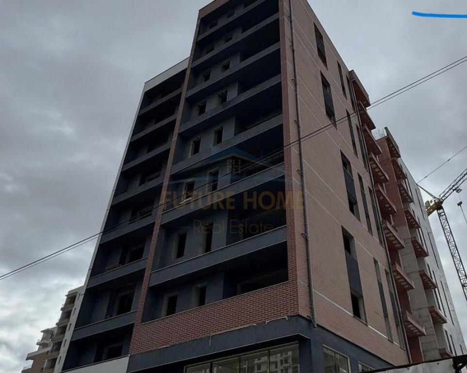 Shitet Apartament 2+1+2, Fusha e Aviacionit – përballë shkollës “Dhora Leka”, Tiranë
