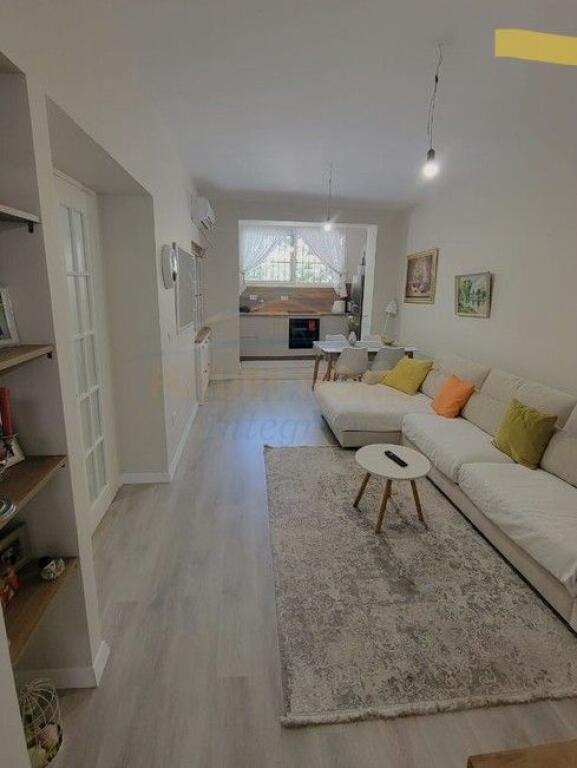 Shitet Apartament 1+1, Rruga “Tefta Tashko Koço”, Tiranë – pranë Pazarit të Ri