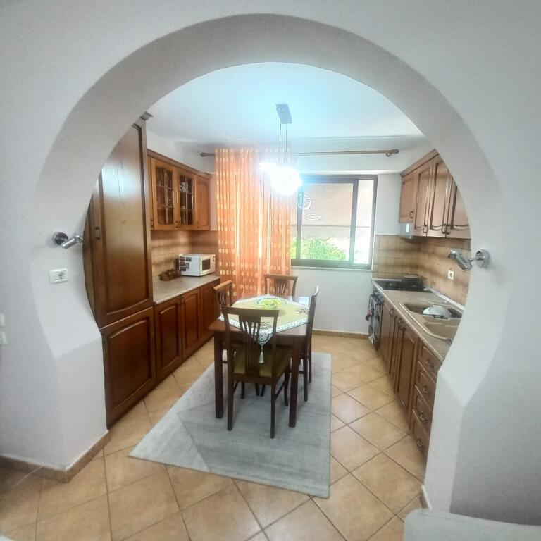 🏠 Jepet me qira: Apartament 2+1 në Myslym Shyr