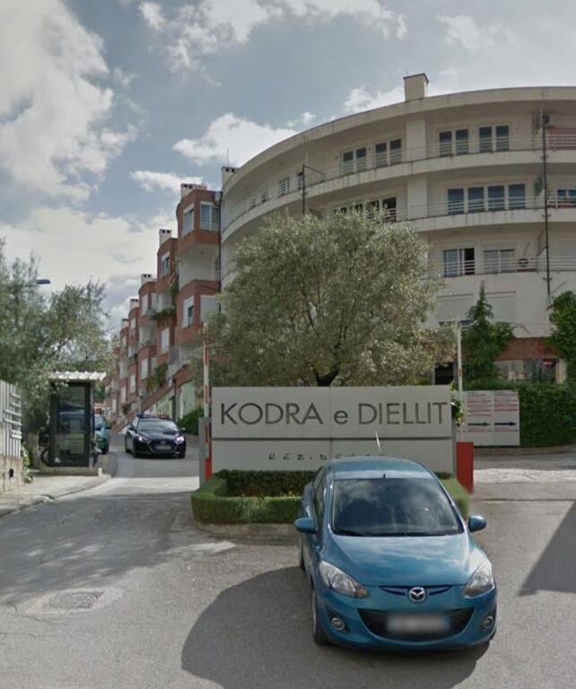 Appartamento 3+1+2 +1 posto auto in vendita Kodra e diellit