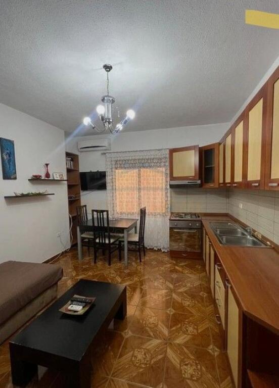 Shitet Apartament 1+1 --- Qytet Studenti