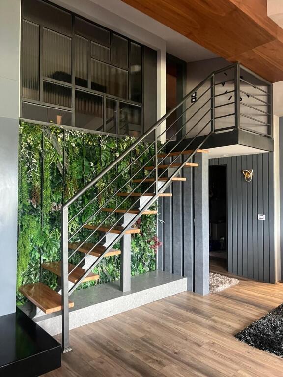 Jepet me Qira Penthouse 4+1+3+garazhd Liqeni i thate