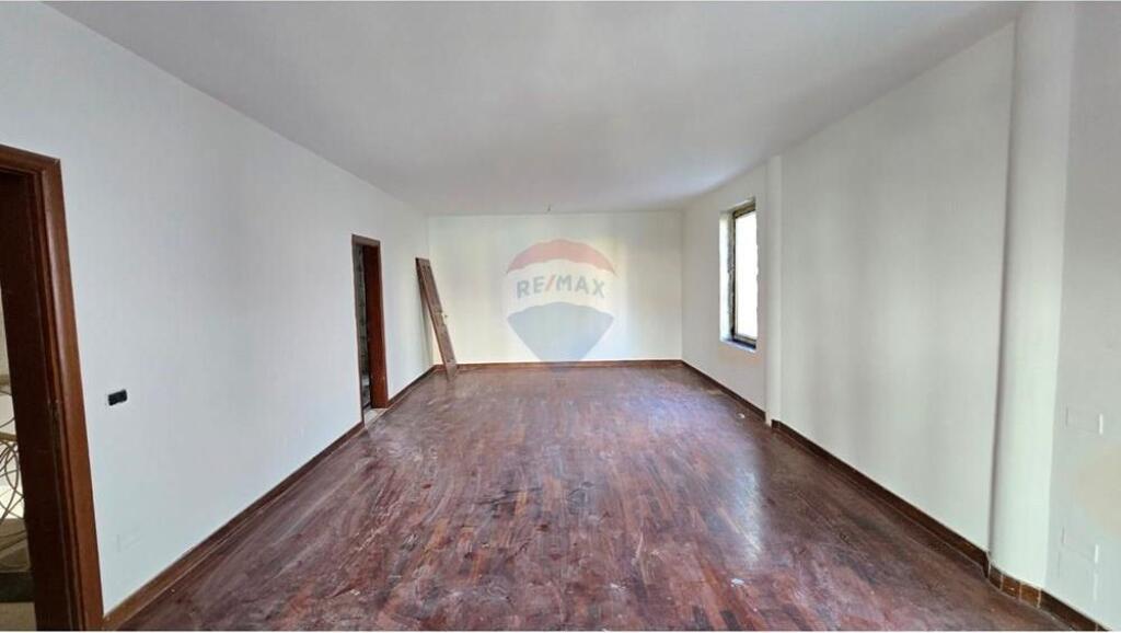 3-storey villa for rent Olympic Complex !