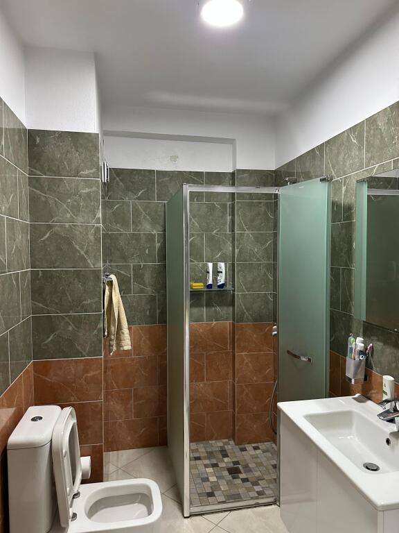 Apartament ne shitje 2+1+2 + depo ne Shkoze pallatet e Tom Doshit.