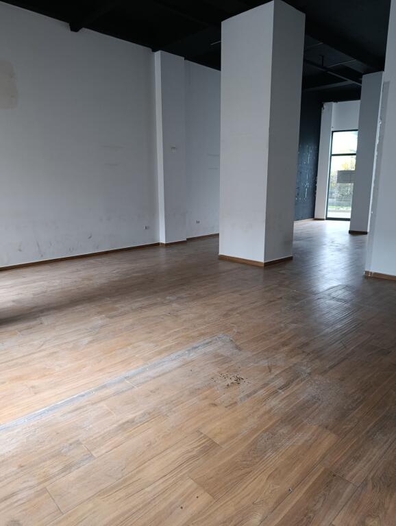 Commercial space for rent 1500€/month near Jolla complex 139m2