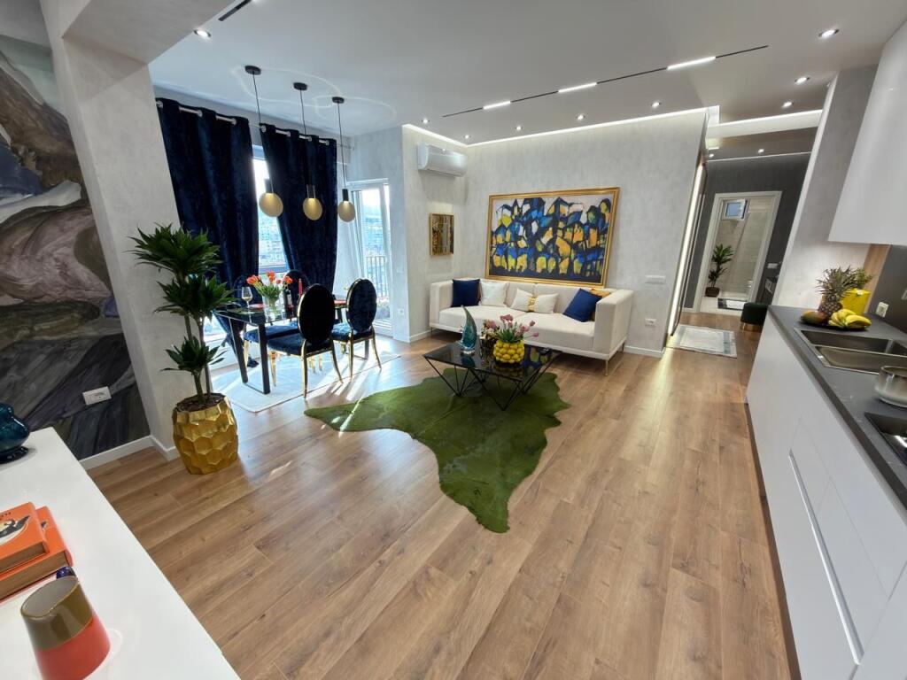 Shitet Apartment 2+1 Tek 21 dhjetori