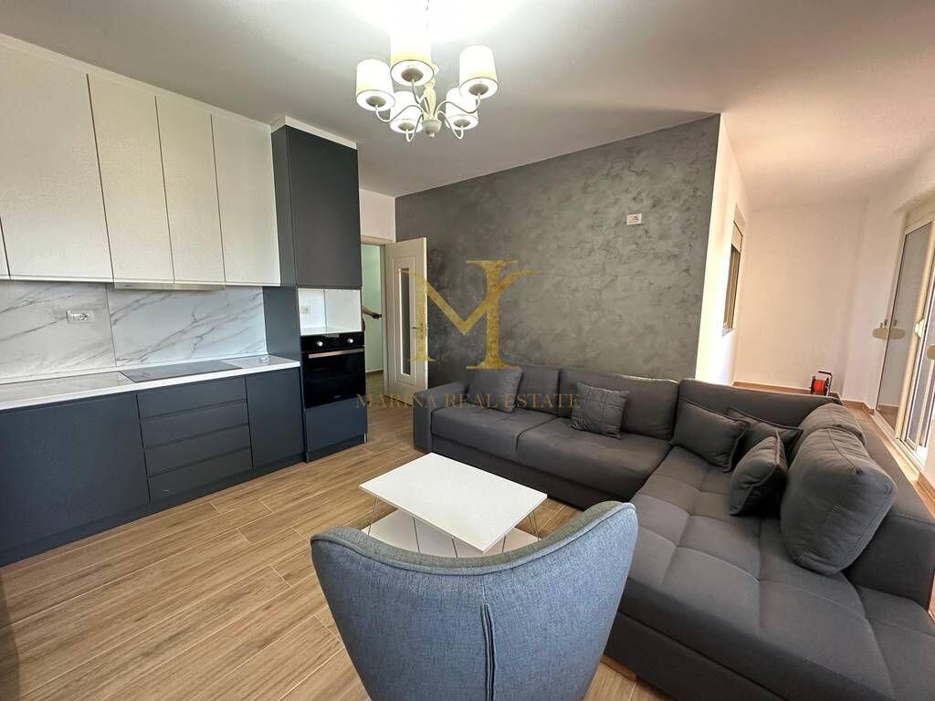 APARTAMENT 2+1 PER QERA PRANE SHKOLLES BAJRAM CURRI NE PLAZH , DURRES !