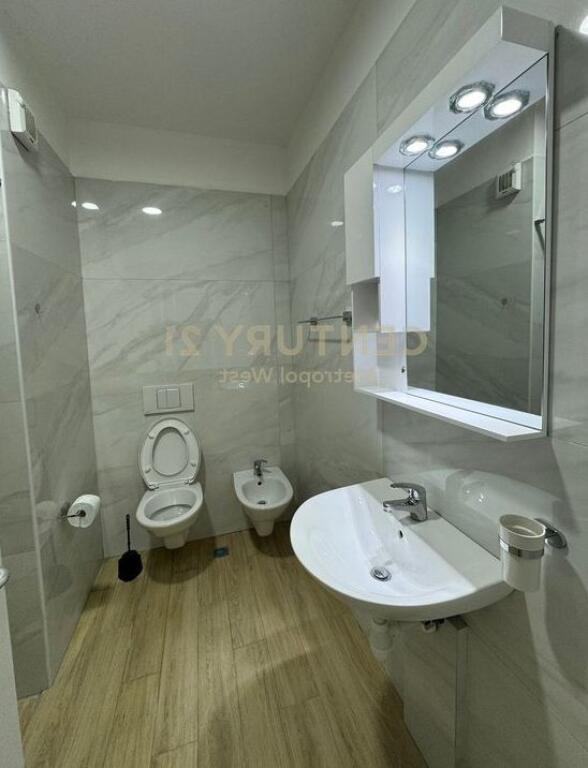 Apartament 1+1 me Qira tek Ish Tregu Elektrik.