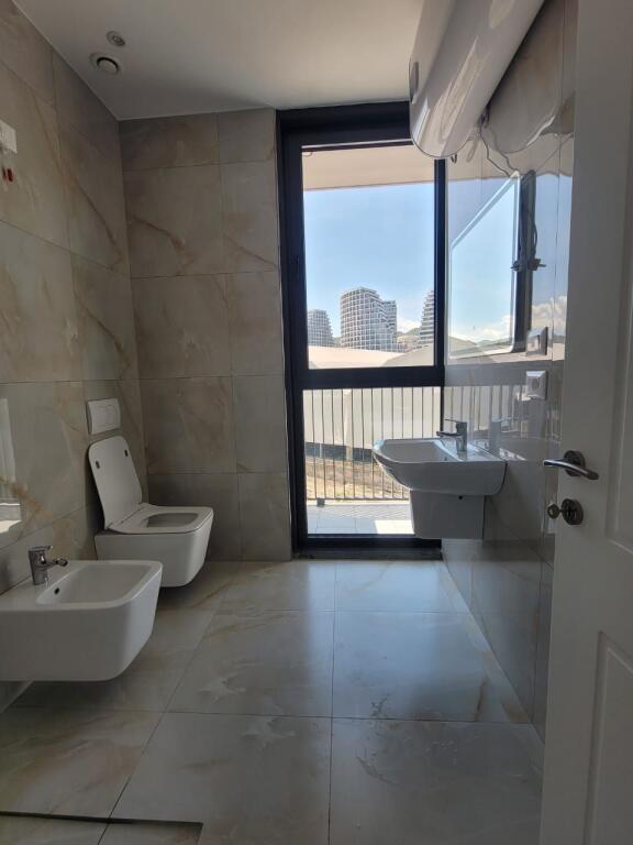 AMBIENT BIZNESI PER ZYRE ME QIRA TE LAKE VIEW REZIDENCE