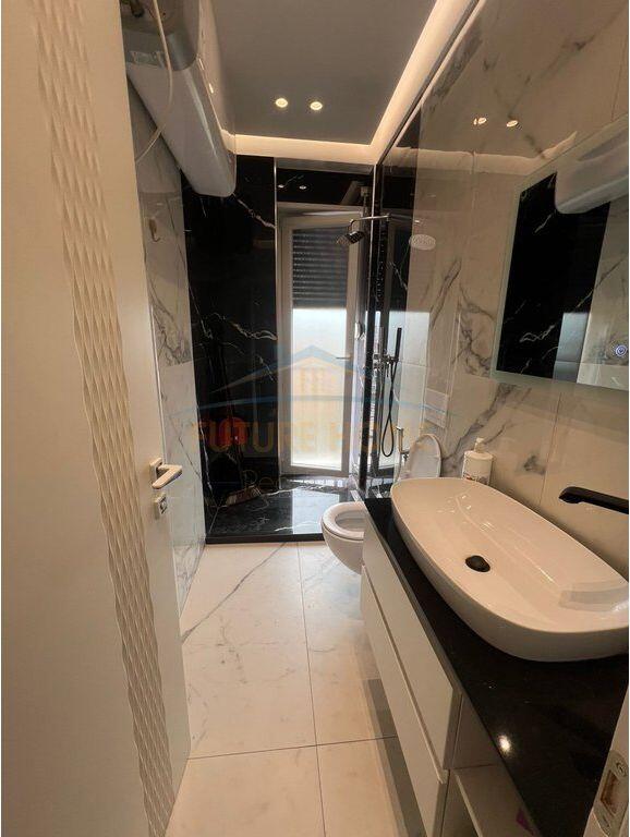 Shitet, Apartament 3+1+2, 21 Dhjetori, Tiranë