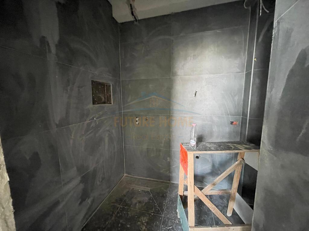 Shitet apartament 3+1+2+post parkimi Platinum Residence Bulevardi i Ri