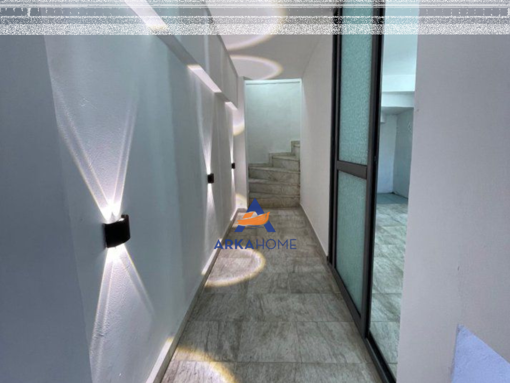 AMBJENT BIZNESI ME QIRA 90 M² "TIRANE ,RRUGA 4 DESHMORET " 800 EURO