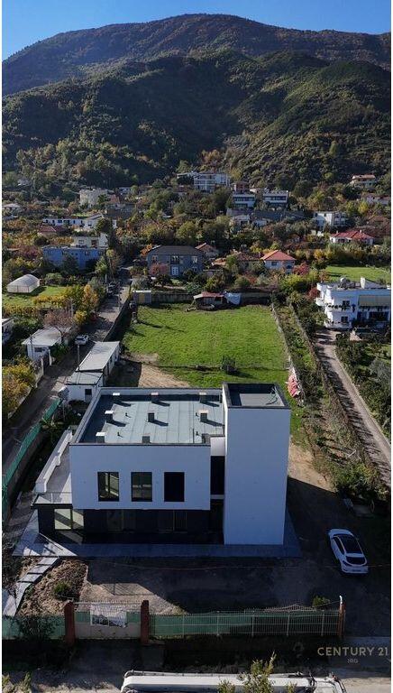 Service unit + land for rent in Berzhitë, beside the main road Tirana–Elbasan (km 15) near Palma Noves!