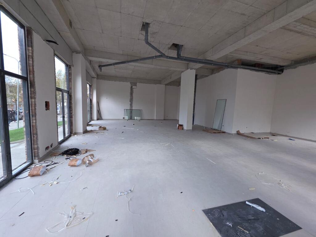 5 Maji Jepet Ambjent Me Qera Per Banka