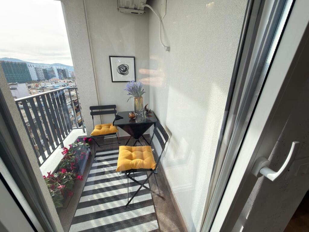 Shitet Apartment 2+1 Tek 21 dhjetori