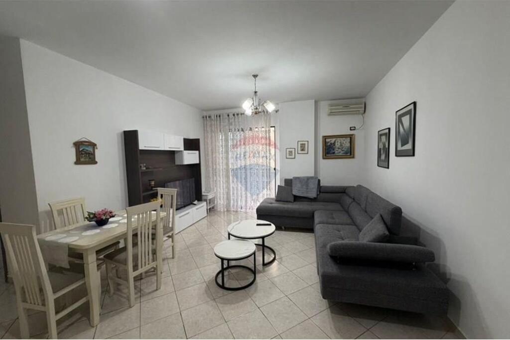 APARTAMENT 2+1 ME QIRA ASTIR PRANE BAR BOHEM