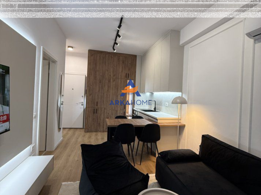 JEPET ME QIRA APARTAMENT 1+1 + BALLKON "KOMPLEKSI KADIU, ALI DEMI – PRANË TREGUT ELEKTRIK" 550 EURO