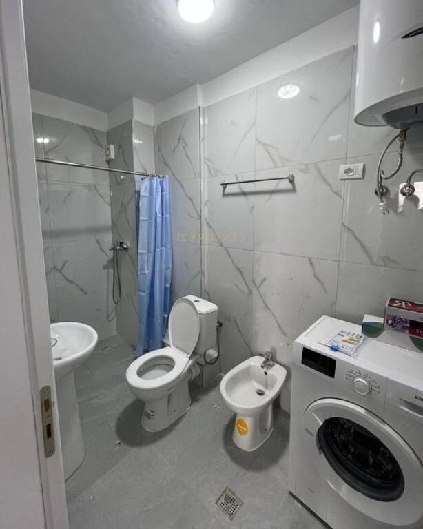 Jepet apartament 2+1+2+ post parkimi tek pallatet e Tom Doshit Shkoze.