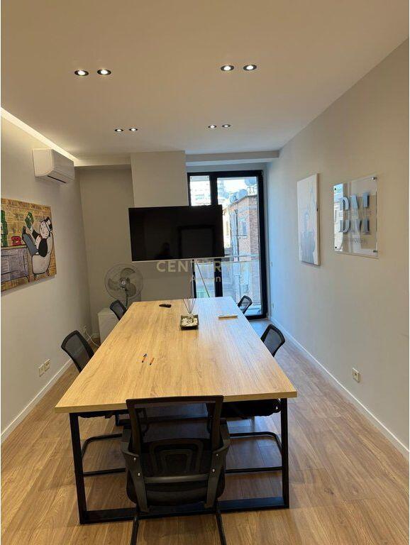 ZYRE PER QIRA ,RESIDENCA MINE PEZA!