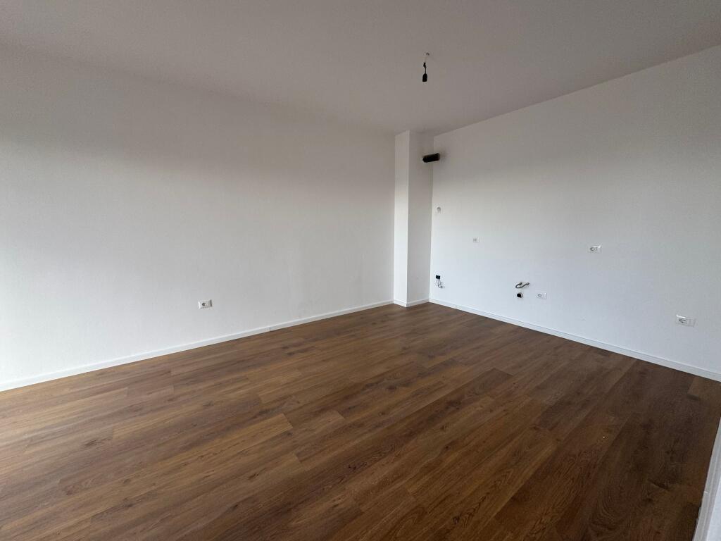 Apartment 1+1 for rent 📍 Trio Tower 🏢 Floor: 8 💶 Price: 55,000 lek / month 🛋 Condition: Partially furnished