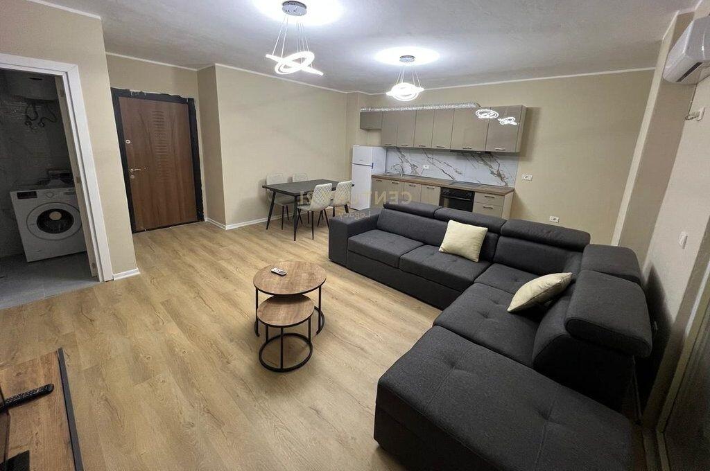 Jepet apartament 2+1+2+ post parkimi tek pallatet e Tom Doshit Shkoze.