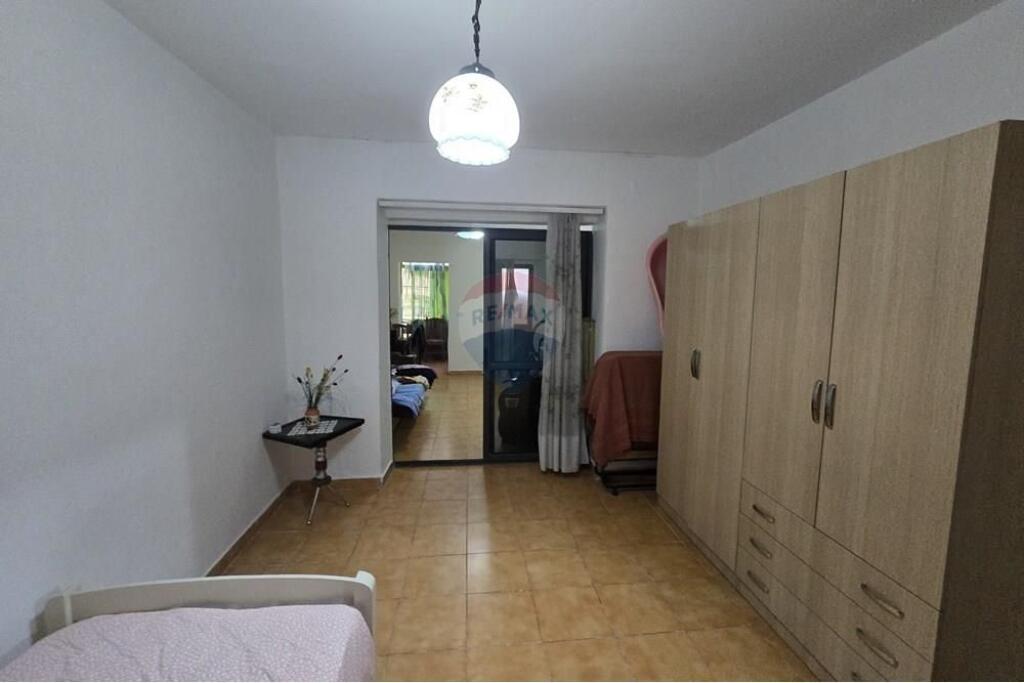 Apartament 3+1+2 ne shitje Komuna Parisit