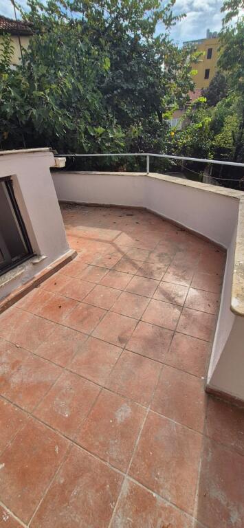 Two-storey villa for rent, Rruga e Dibres