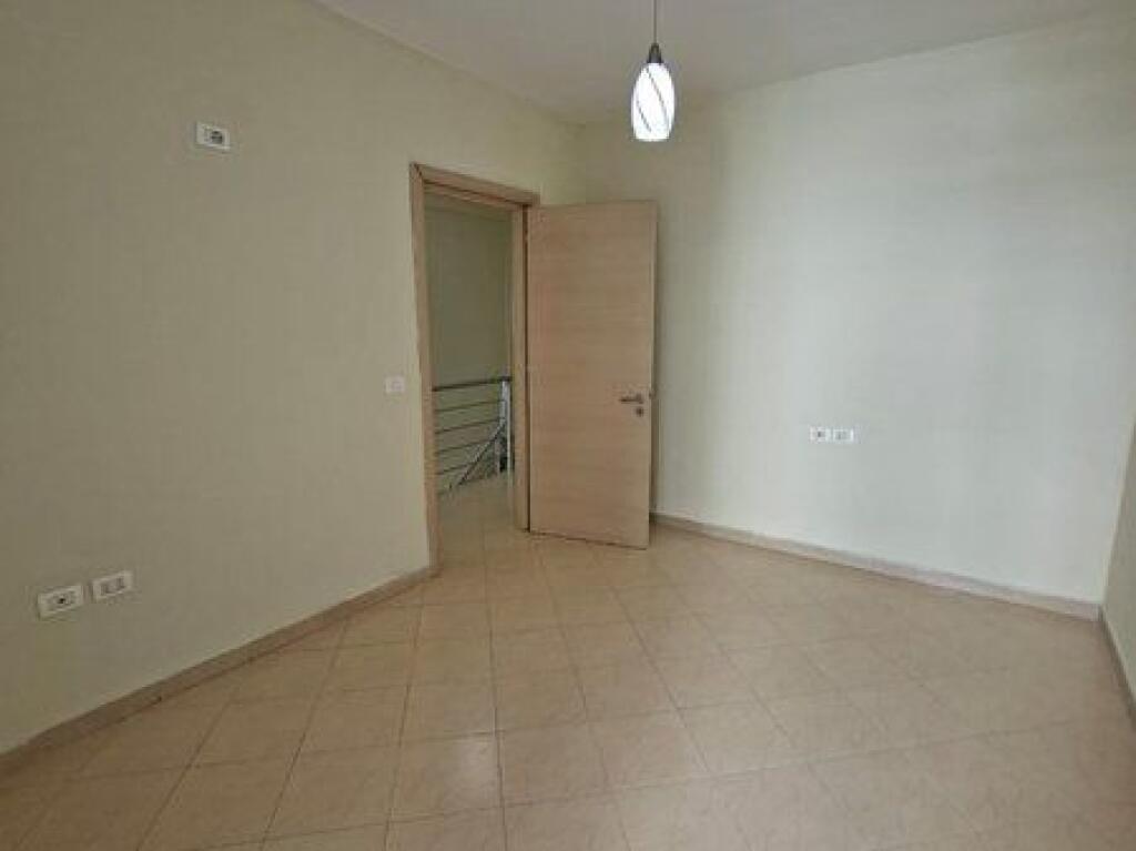 Shitet, Duplex 3+1+2, Rezidenca Kodra e Diellit 1, Tiranë.