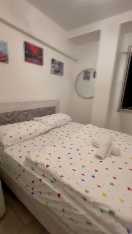 Jepet me Qira Apartament 2+1 tek Rruga Fortuzi ne Qendër Te Tiranes