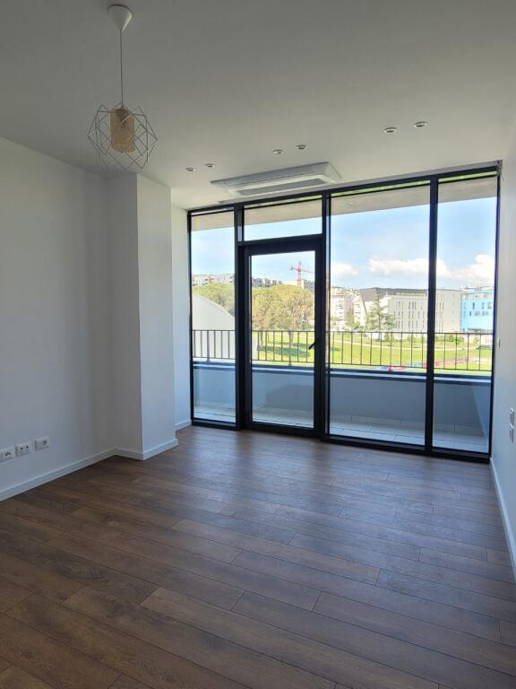 AMBIENT BIZNESI PER ZYRE ME QIRA TE LAKE VIEW REZIDENCE