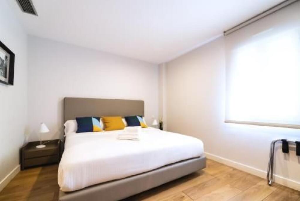 Apartament Me Qera 1+1 tek Shkolla e Kuqe (ID B2101349) Tirane