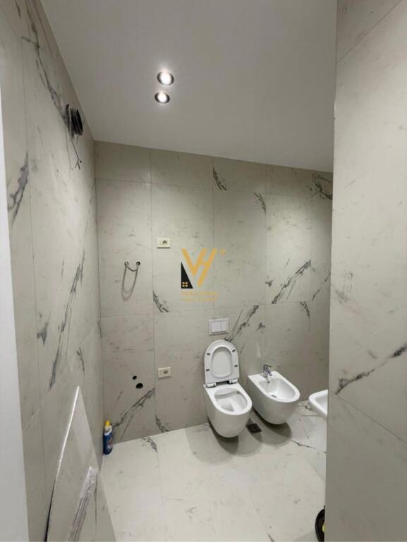 JEPET ZYRE 70 M2 ME QERA TE MINE PEZA 700 EURO