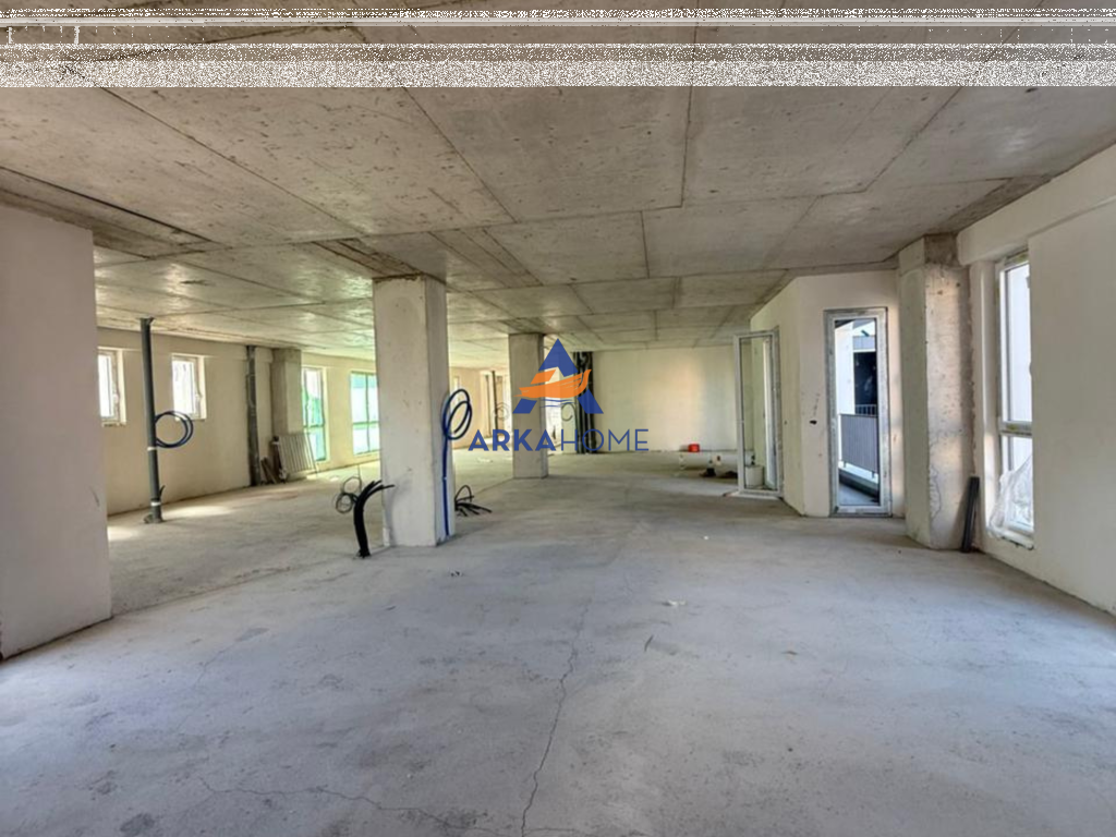 LOCALE COMMERCIALE IN AFFITTO 400M2 "VASIL SHANTO, VICINO ALLA PIAZZA" 10.000 EURO