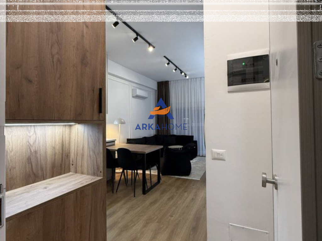 JEPET ME QIRA APARTAMENT 1+1 + BALLKON "KOMPLEKSI KADIU, ALI DEMI – PRANË TREGUT ELEKTRIK" 550 EURO