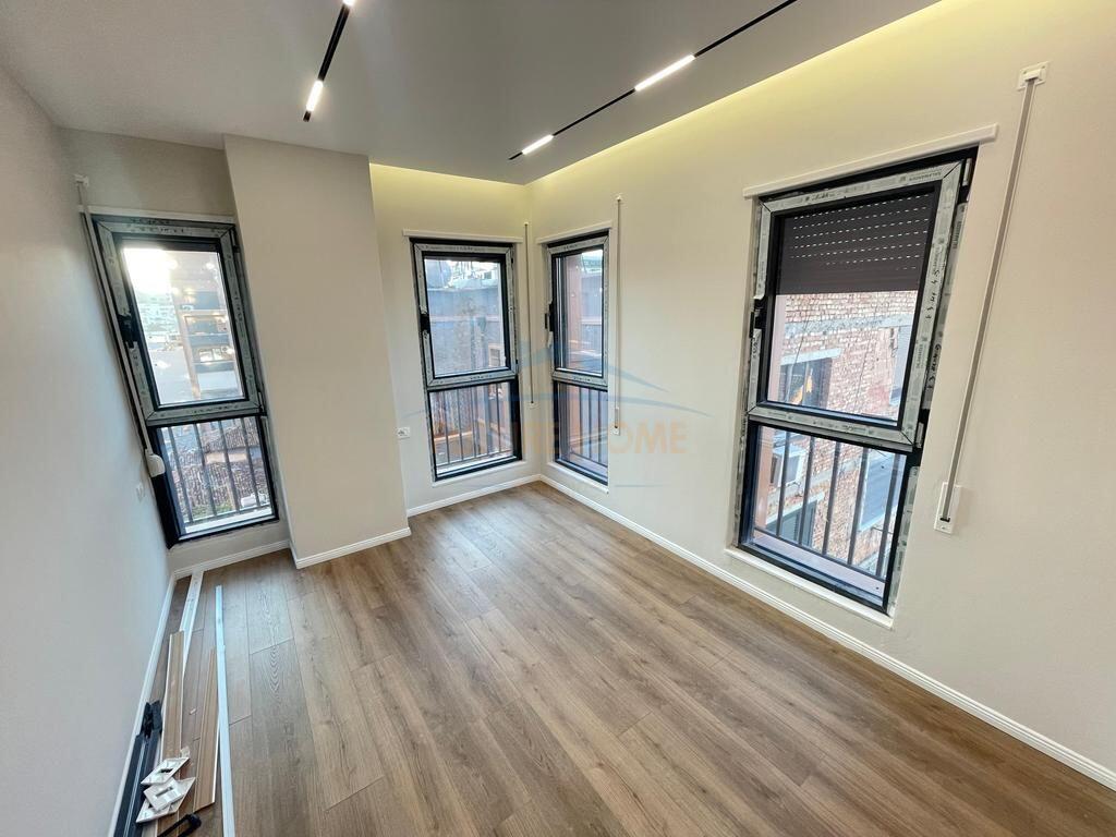 Shitet, Apartament 2+1, Pazari i Ri, Tiranë.