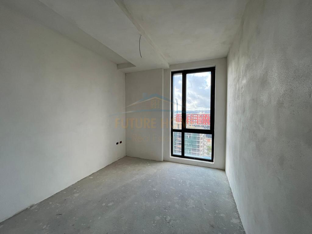 Shitet apartament 3+1+2+post parkimi Platinum Residence Bulevardi i Ri