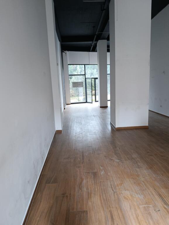 Commercial space for rent 1500€/month near Jolla complex 139m2