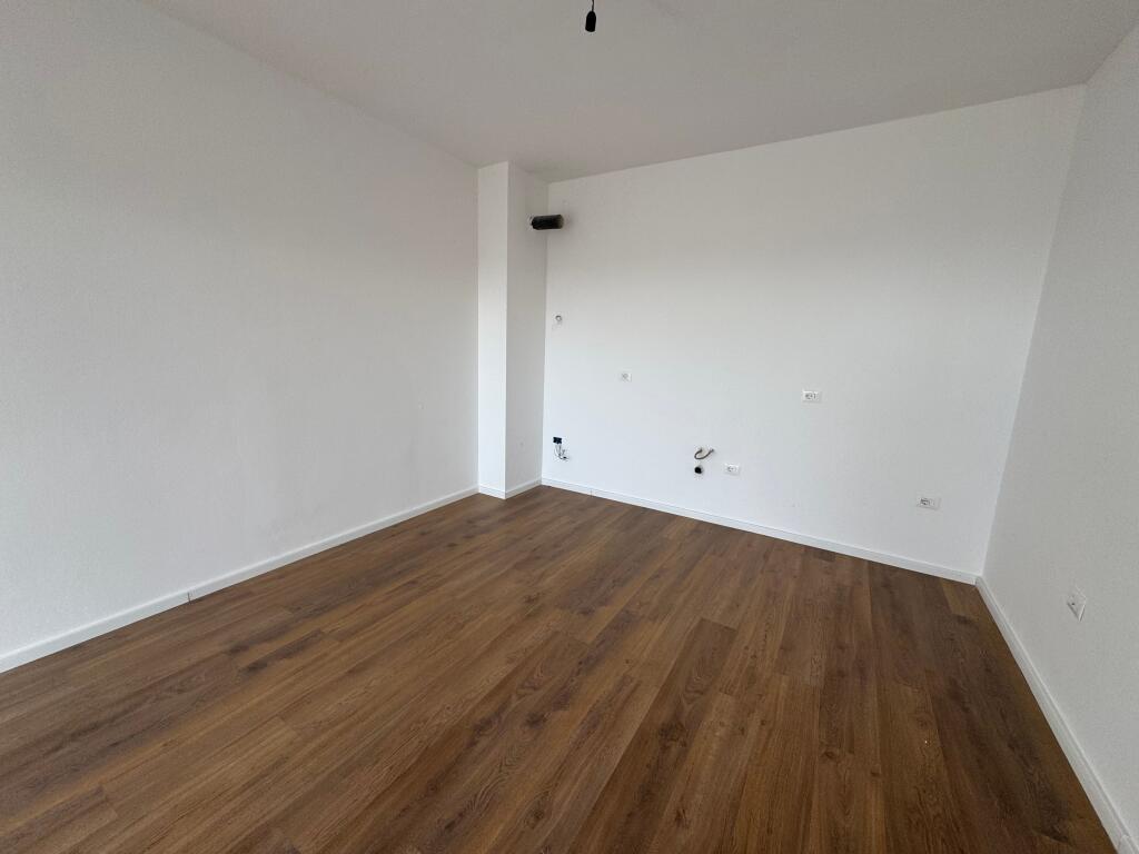 Apartment 1+1 for rent 📍 Trio Tower 🏢 Floor: 8 💶 Price: 55,000 lek / month 🛋 Condition: Partially furnished