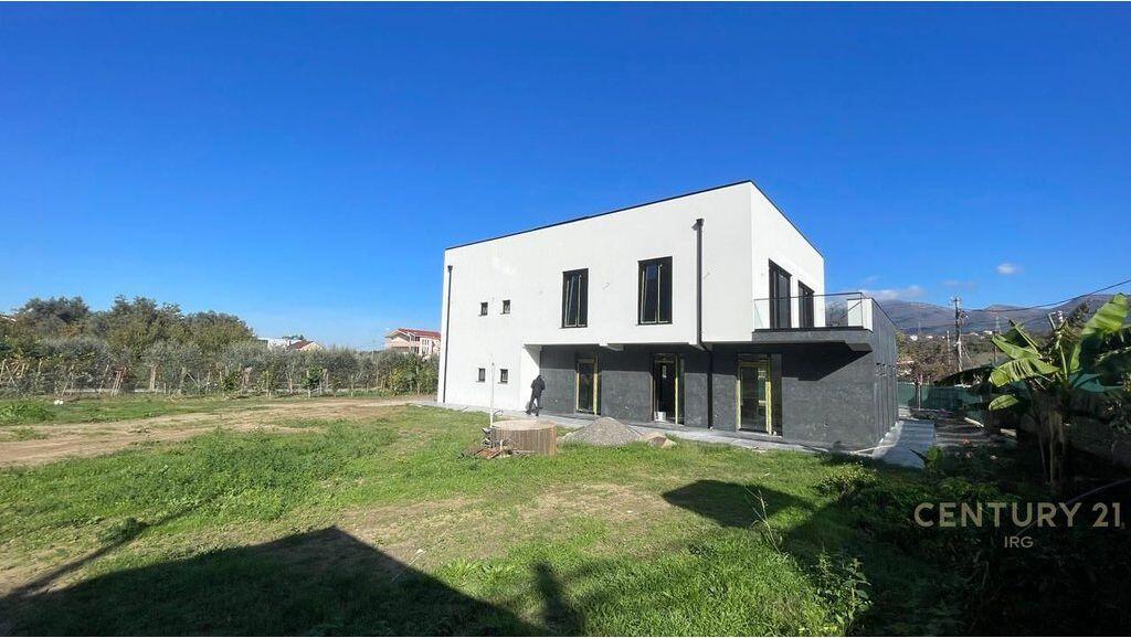 Service unit + land for rent in Berzhitë, beside the main road Tirana–Elbasan (km 15) near Palma Noves!