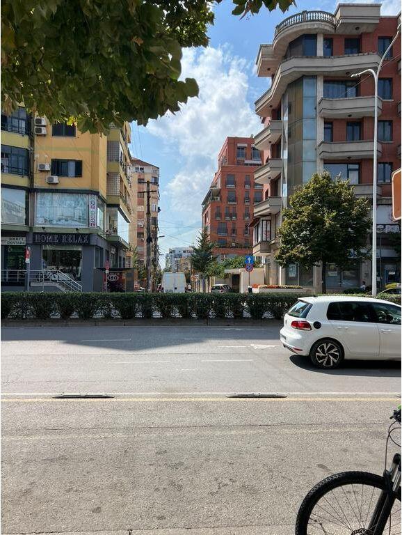 Shitet, Apartament 3+1+2, 21 Dhjetori, Tiranë