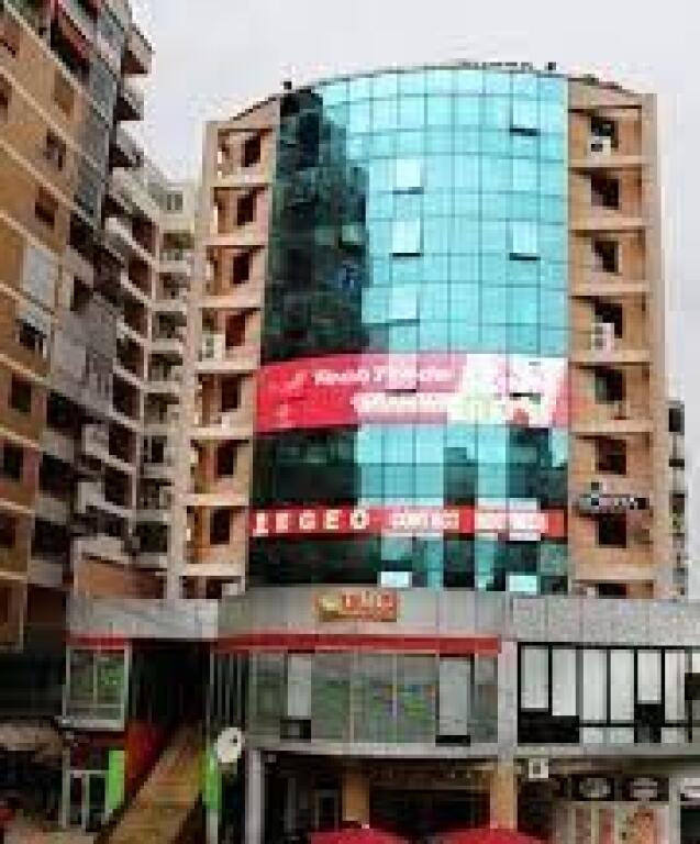 Shitet apartament 2+1 +2 tualete tek Usluga